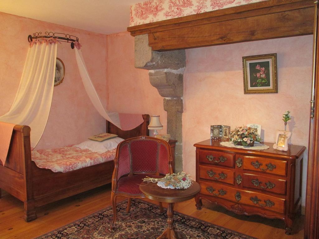 Les Sources Bed & Breakfast Poilley  Exterior photo