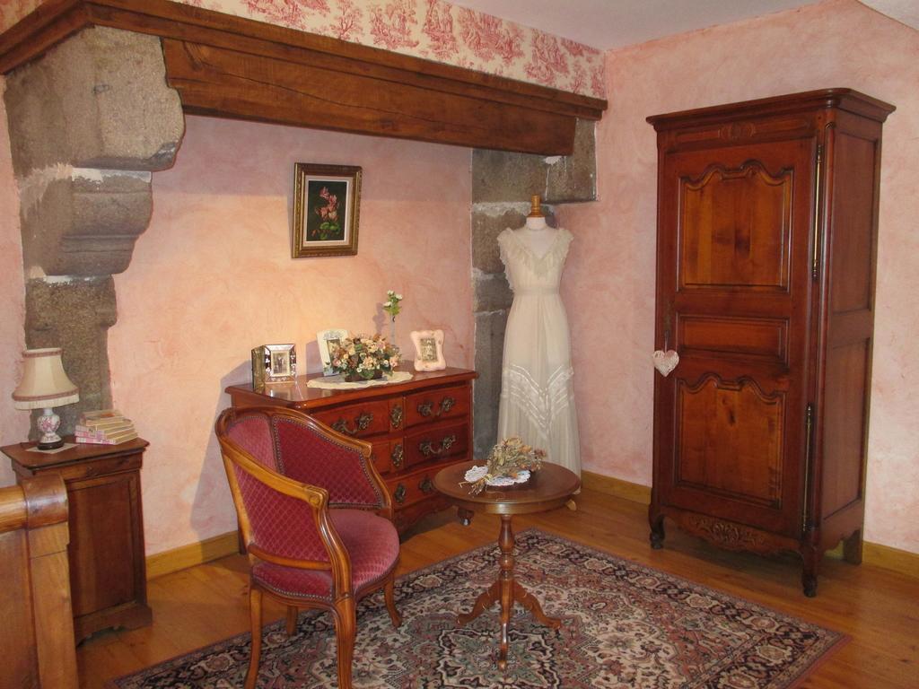 Les Sources Bed & Breakfast Poilley  Exterior photo