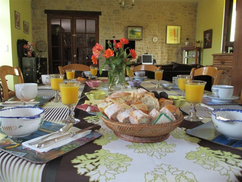 Les Sources Bed & Breakfast Poilley  Exterior photo